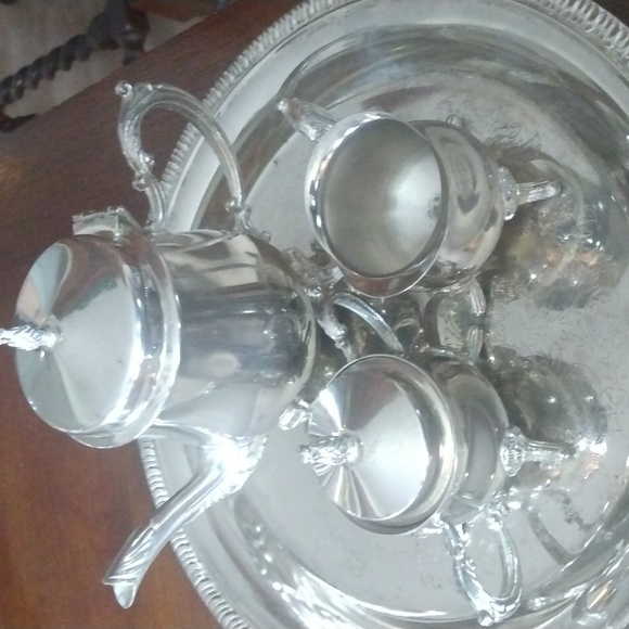 International Silver Company Vintage Small Teapot, Sugar bowl, creamer and tray - Picture 7 of 10